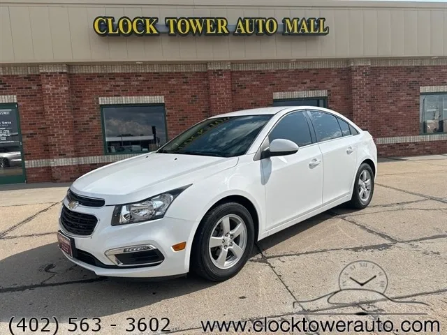 
                           2015 Chevrolet Cruze  Cruze in front of Clock Tower Mall Used car business
                       